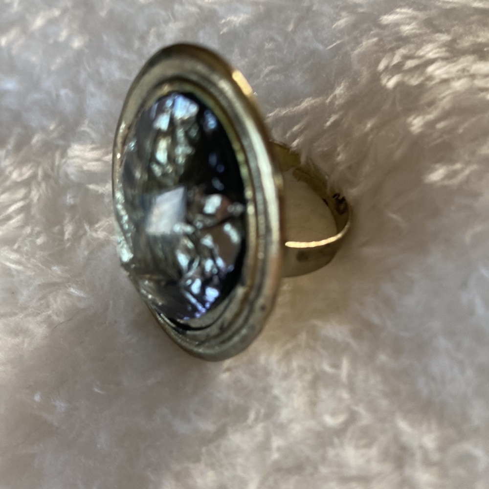 Cocktail ring 1970s EUC fits size 8 but very adjustable